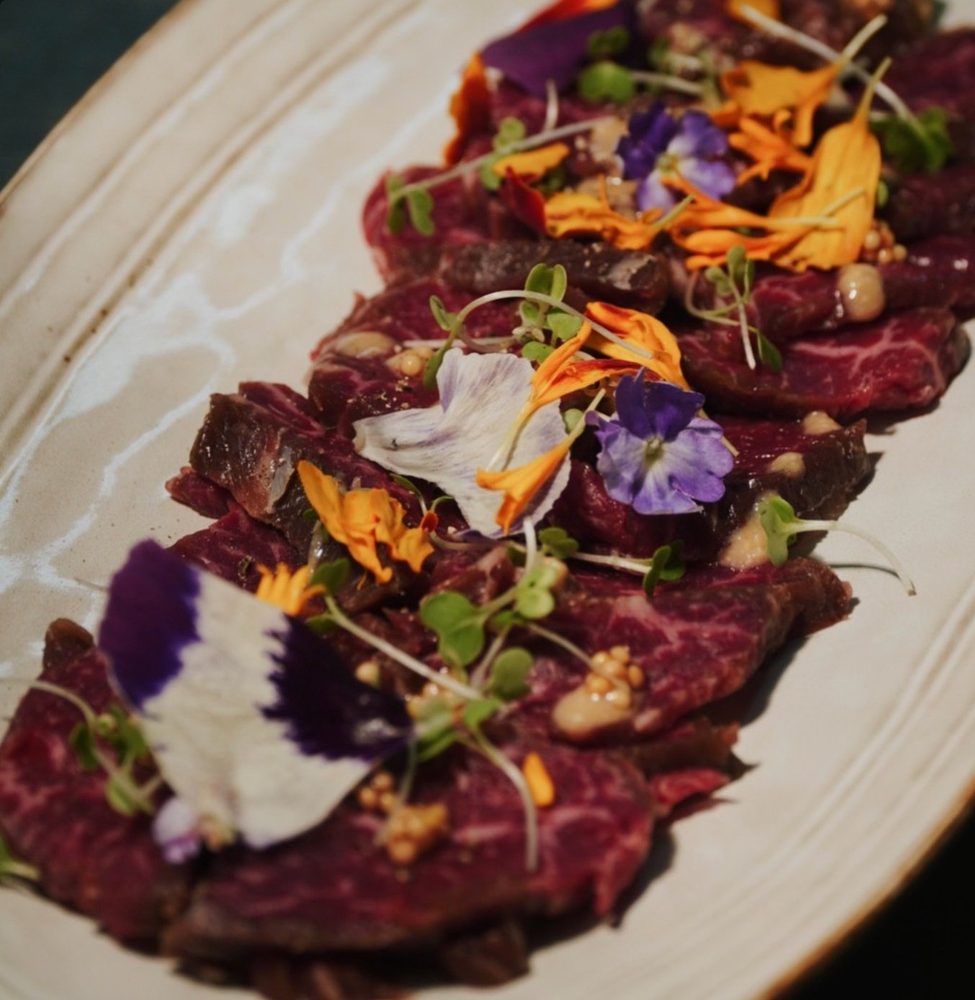 Tataki de bœuf aux fleurs